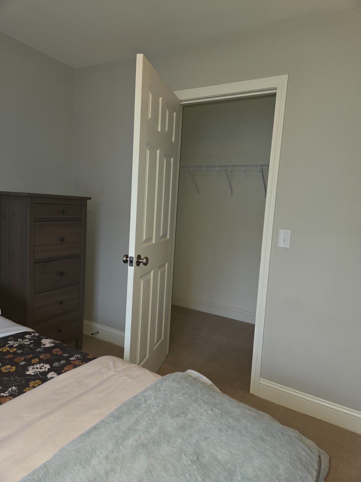 Private Bath / Pet Free / Bedroom in clean quiet home - Photo 10