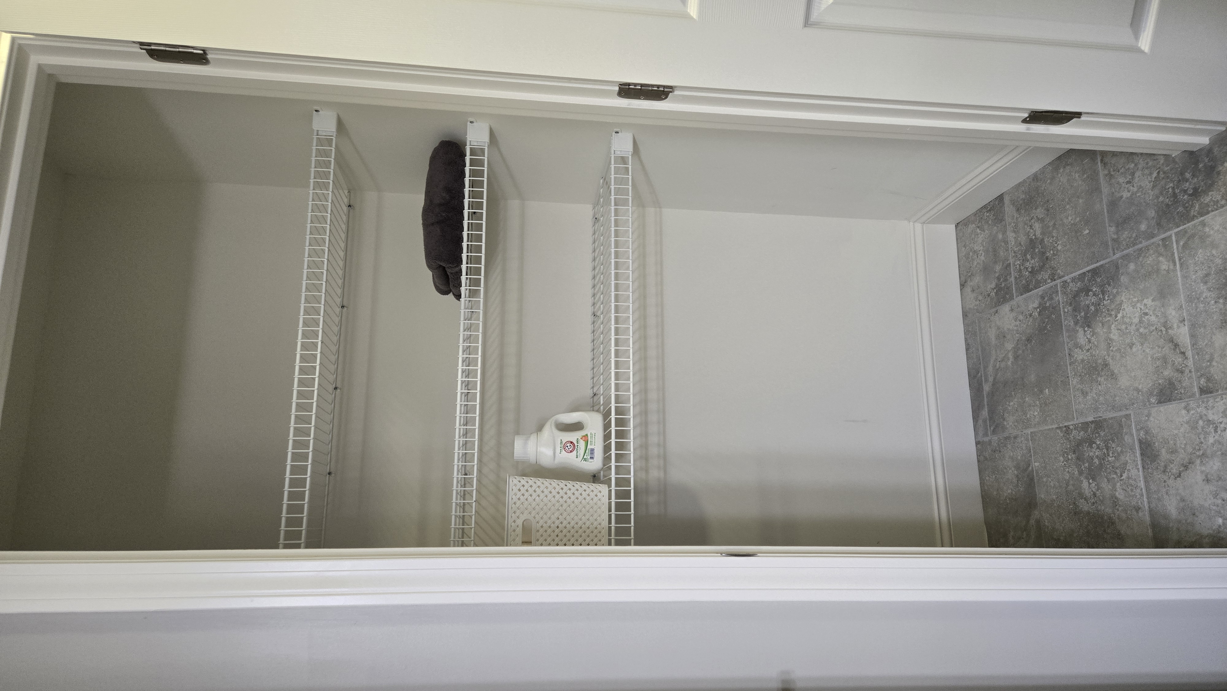 Private Bath / Pet Free / Bedroom in clean quiet home - Photo 12