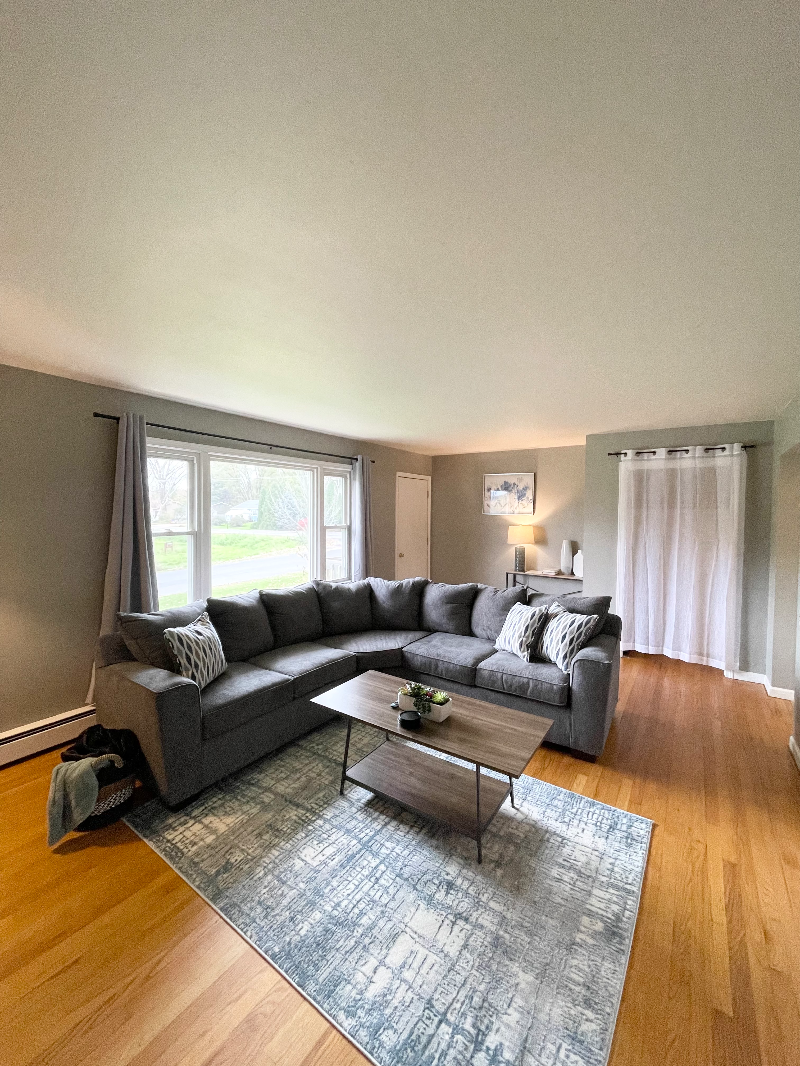 Beautiful Furnished Triplex Unit 2
