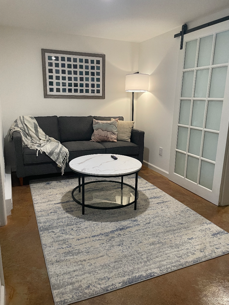 Full apartment, 1-bed/1-bath, 5 Mins from UVMMC, off street parking - Photo 1