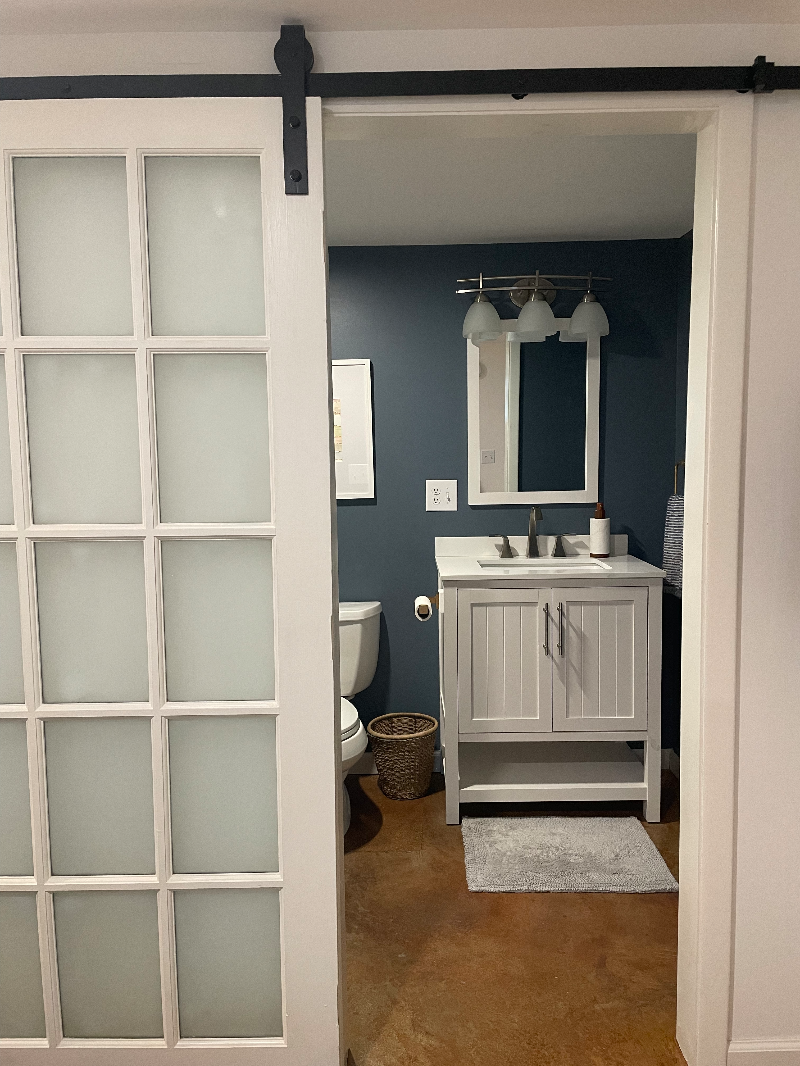 Full apartment, 1-bed/1-bath, 5 Mins from UVMMC, off street parking - Photo 4