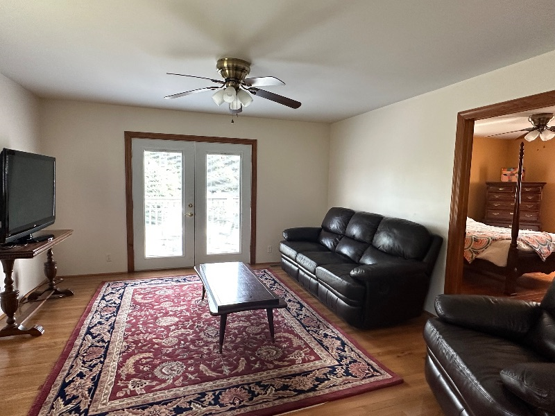 Clean 2 bedroom apartment close to Princeton Community Hospital - Photo 5