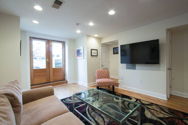 COZY CONFINES-- 2 BR/1 BA IN THE HEART OF DC  NIGHTLIFE AND MEDICAL LIFE - Photo 2