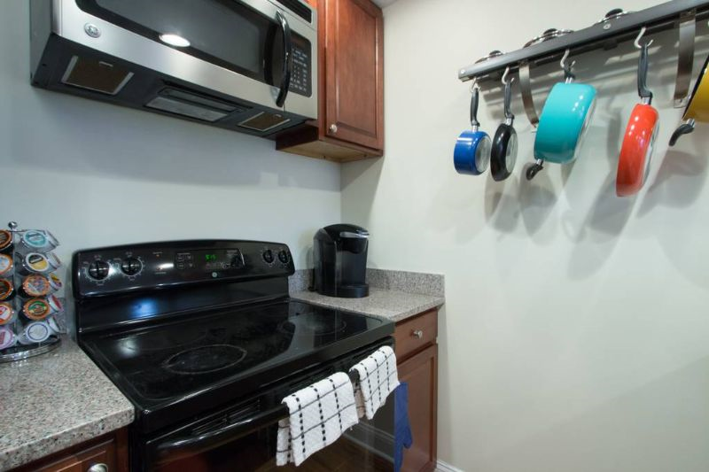 COZY CONFINES-- 2 BR/1 BA IN THE HEART OF DC  NIGHTLIFE AND MEDICAL LIFE - Photo 4