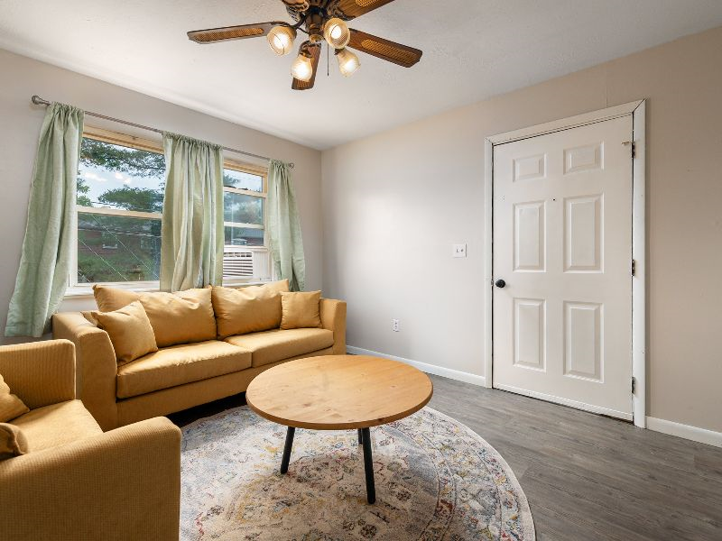 Cozy Apartment in Nitro - Photo 7