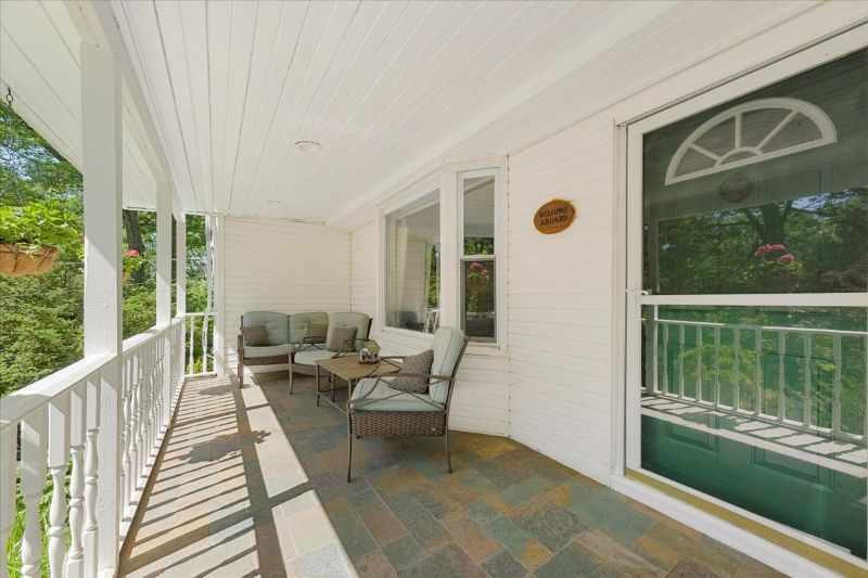 Lake Mahopac Retreat - Photo 2