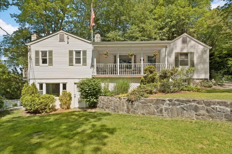 Lake Mahopac Retreat - Photo 1