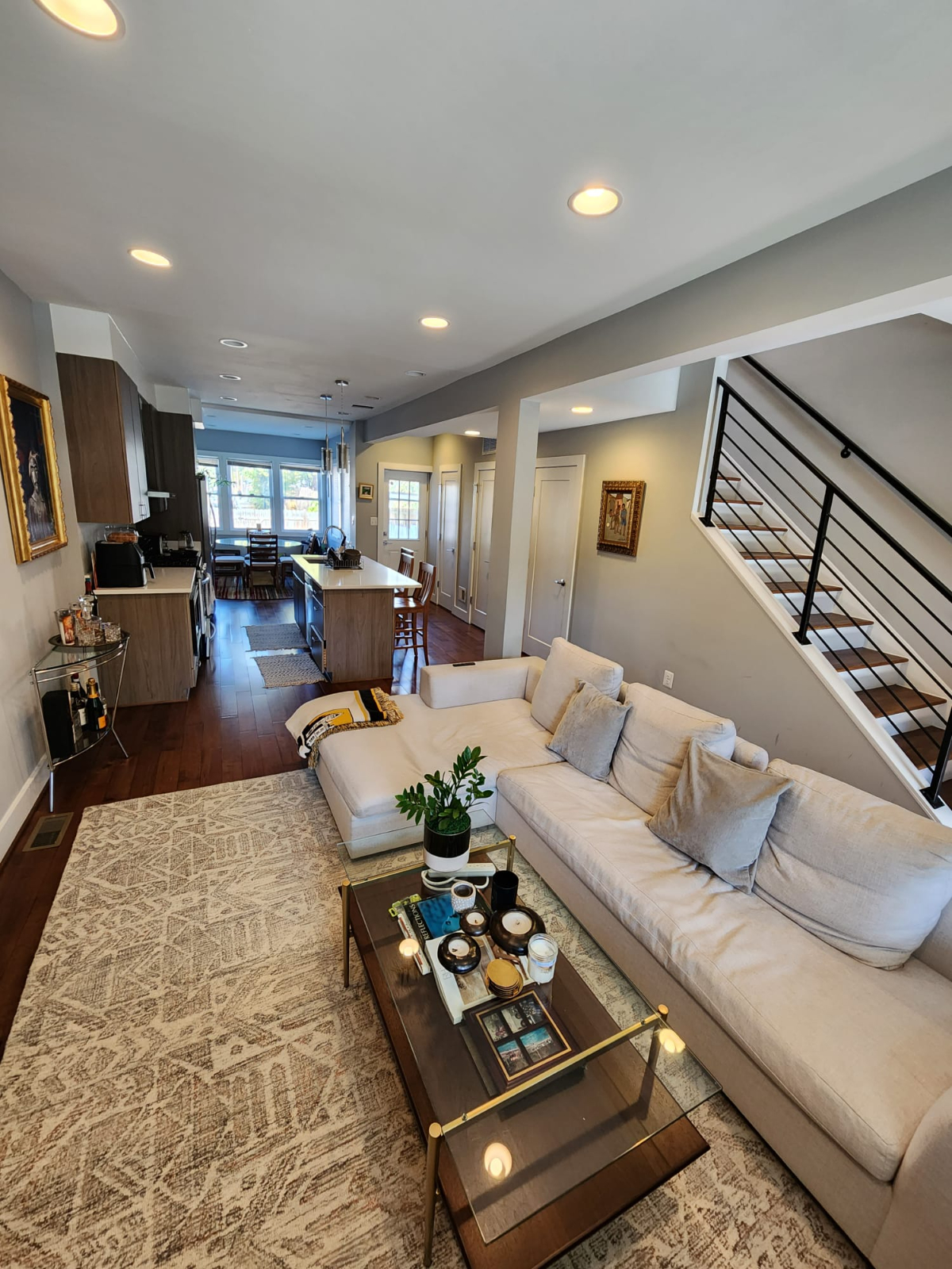 Young Professional Modern Housing in Capital Hill - Photo 2