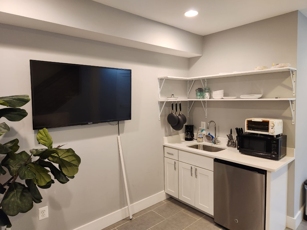Young Professional Modern Housing in Capital Hill - Photo 2