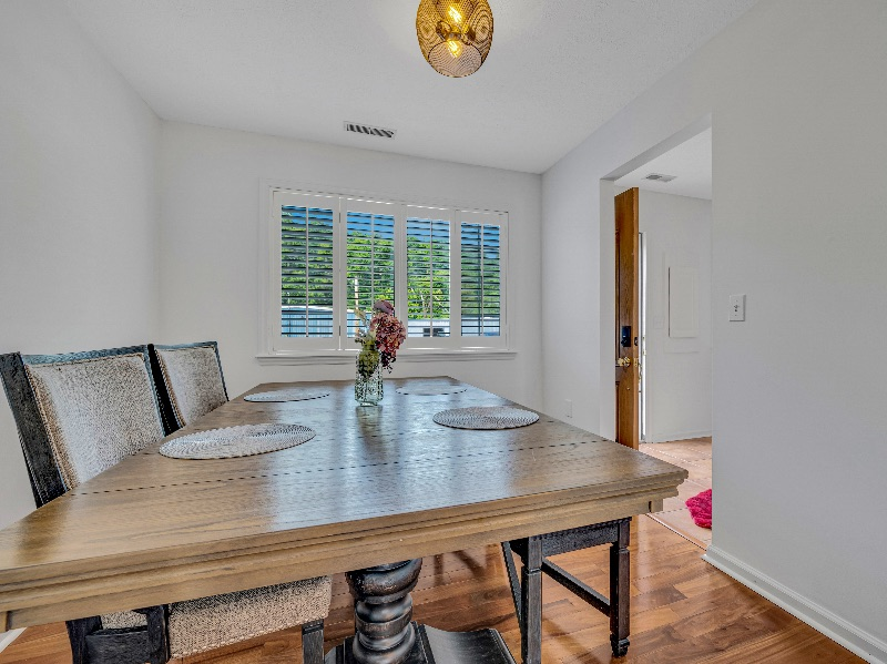 Waterfront condo with large deck, balcony, and personal dock, beautiful views, quiet neighborhood - Photo 5