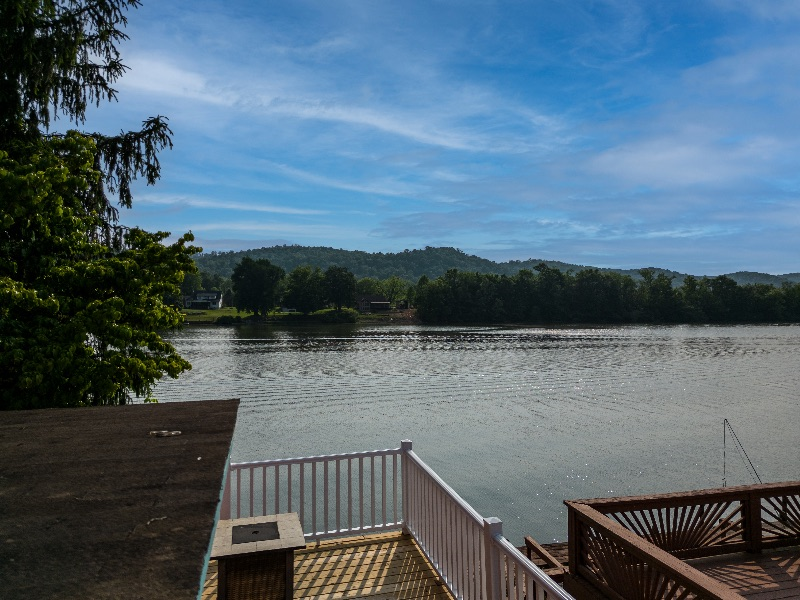 Waterfront condo with large deck, balcony, and personal dock, beautiful views, quiet neighborhood - Photo 2