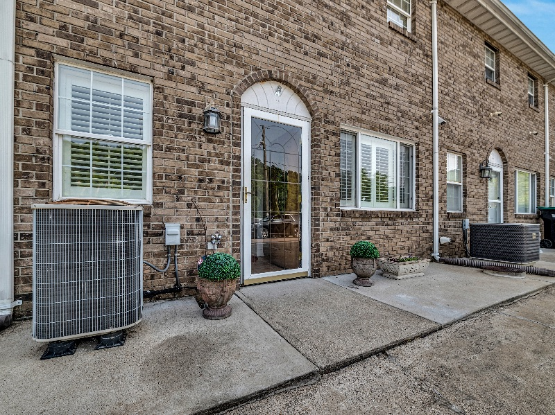 Waterfront condo with large deck, balcony, and personal dock, beautiful views, quiet neighborhood - Photo 6