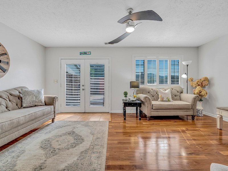 Waterfront condo with large deck, balcony, and personal dock, beautiful views, quiet neighborhood - Photo 4