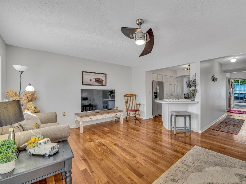 Waterfront condo with large deck, balcony, and personal dock, beautiful views, quiet neighborhood - Photo 3