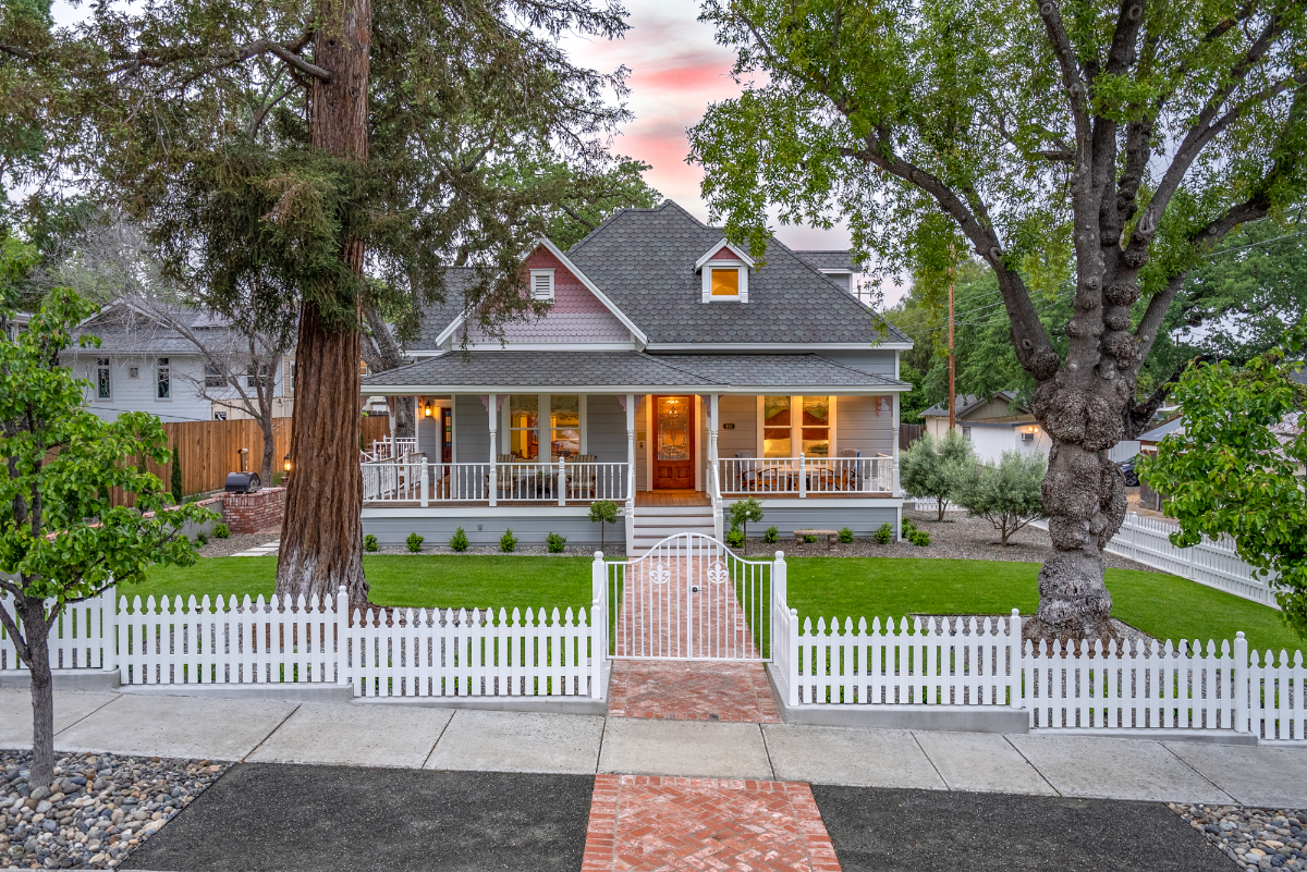 Keller House-A Victorian Cottage Walk to Downtown