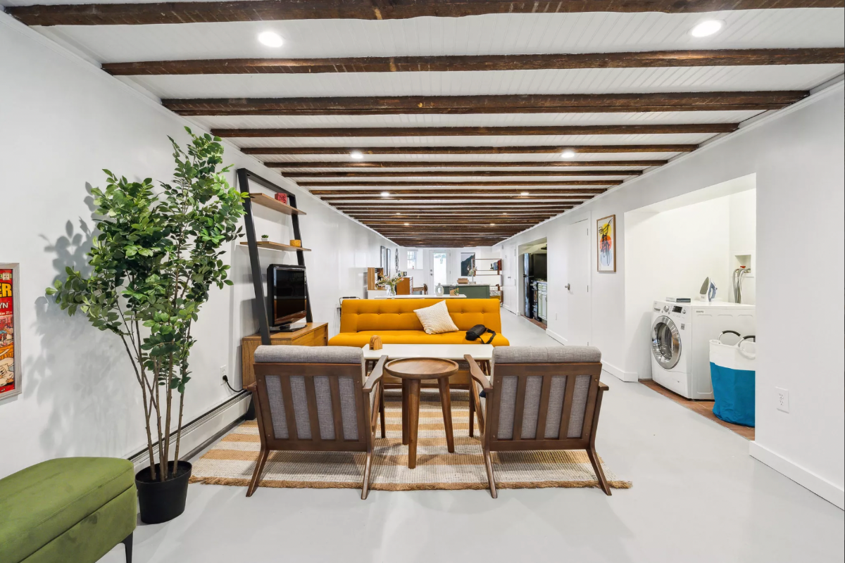 Modern Studio Apartment with Shared Backyard in Vibrant Crown Heights - Photo 4