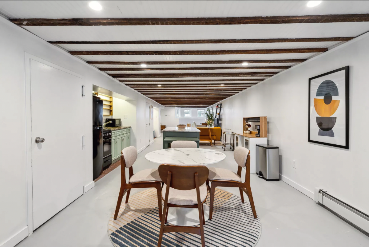 Modern Studio Apartment with Shared Backyard in Vibrant Crown Heights - Photo 11