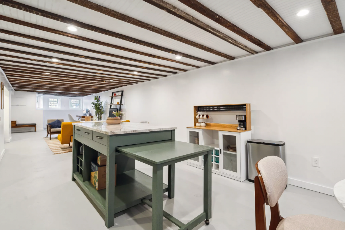 Modern Studio Apartment with Shared Backyard in Vibrant Crown Heights - Photo 5
