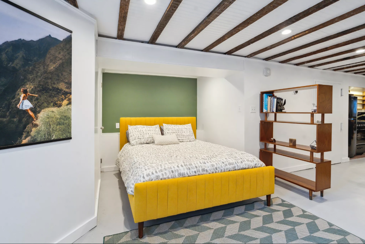 Modern Studio Apartment with Shared Backyard in Vibrant Crown Heights - Photo 9