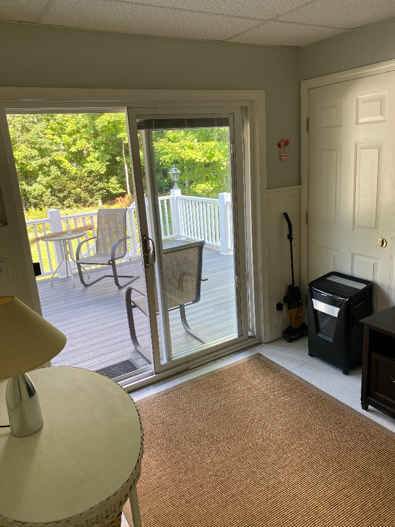 Available 11/1-6/1/27 Beautiful Furnished 3-Bedroom, 2-Bath Home in Essex Junction Village Available - Photo 6