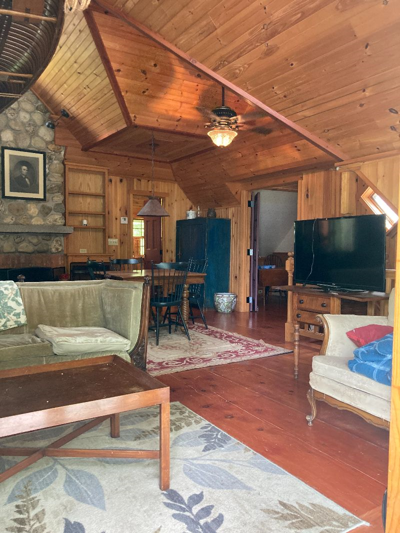 Charming 2-Bedroom Home in Fairlee, VT - Scenic lake views, spacious living areas, and a convenient - Photo 5