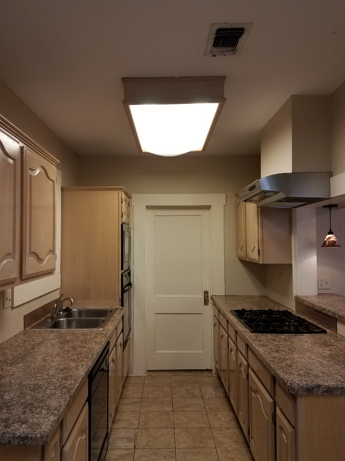 Hyde Park 1 bedroom with with deck - Photo 5