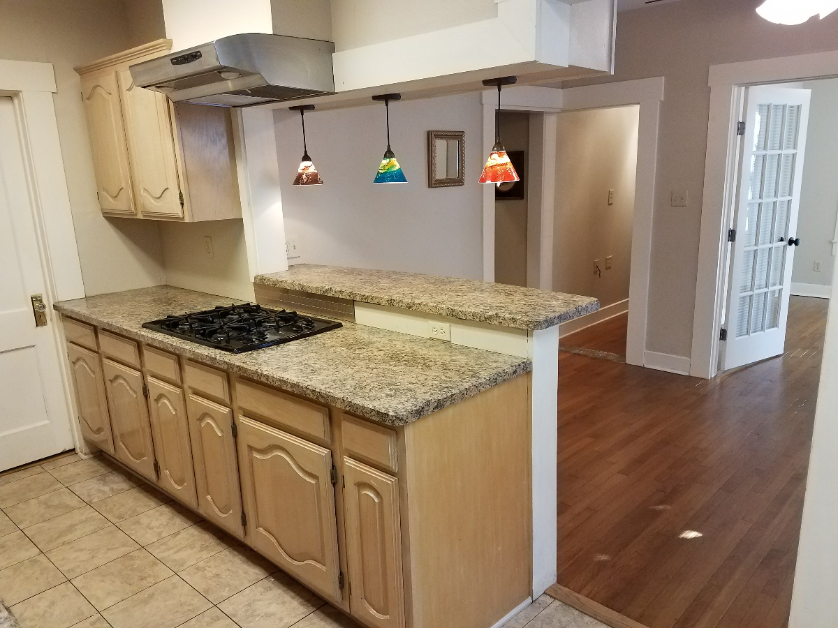 Hyde Park 1 bedroom with with deck - Photo 4