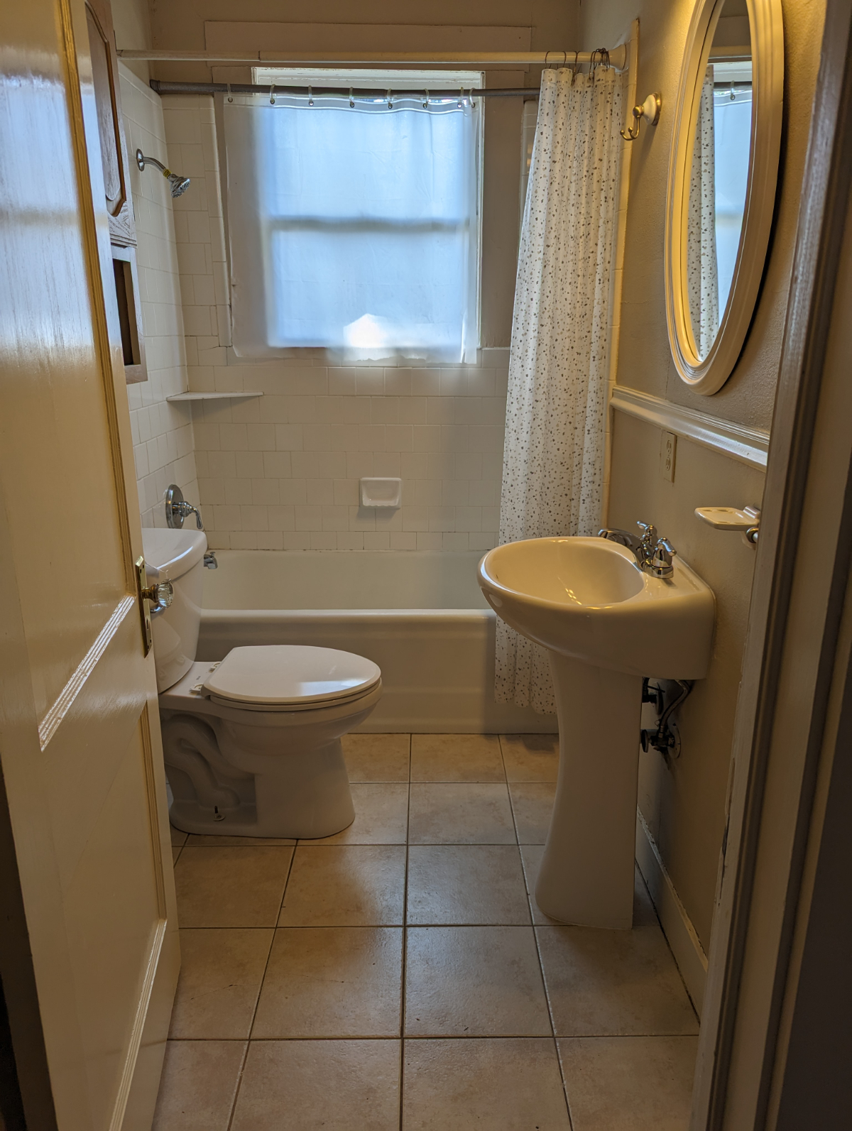 Hyde Park 1 bedroom with with deck - Photo 7