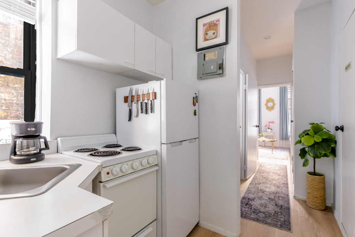 Beautiful apartment steps from Washington Square Park - Photo 5