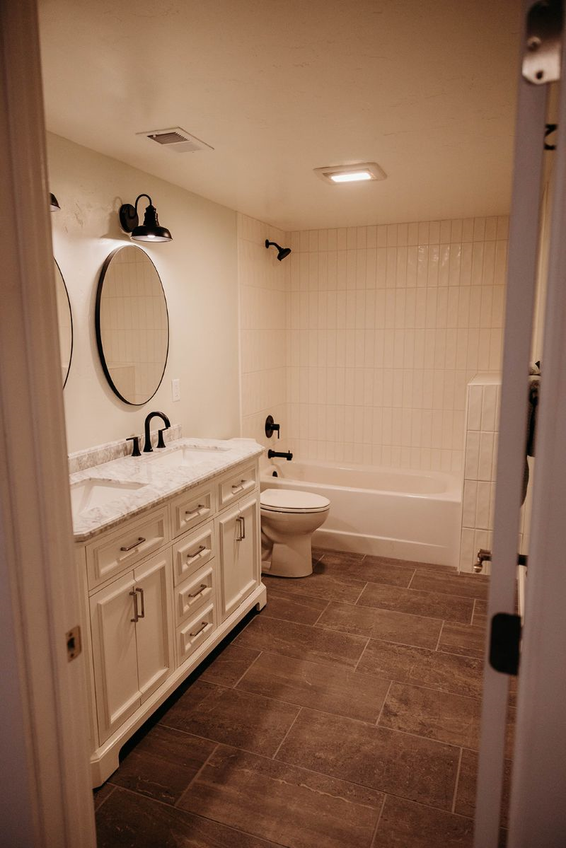 Gorgeous newly renovated full basement 10 min from hospital - Photo 2