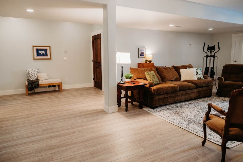 Gorgeous newly renovated full basement 10 min from hospital - Photo 11