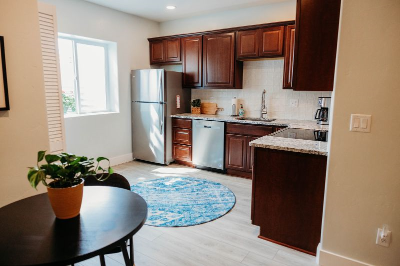 Gorgeous newly renovated full basement 10 min from hospital - Photo 7