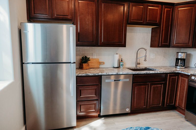 Gorgeous newly renovated full basement 10 min from hospital - Photo 12