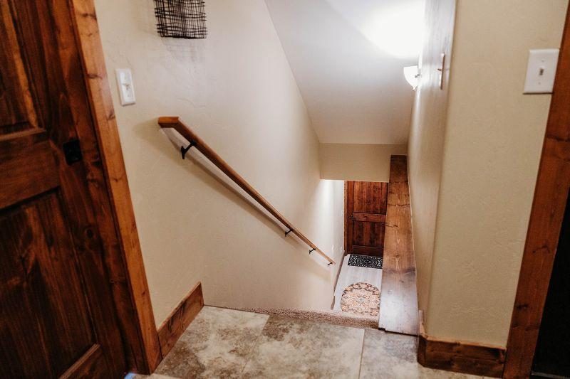 Gorgeous newly renovated full basement 10 min from hospital - Photo 9