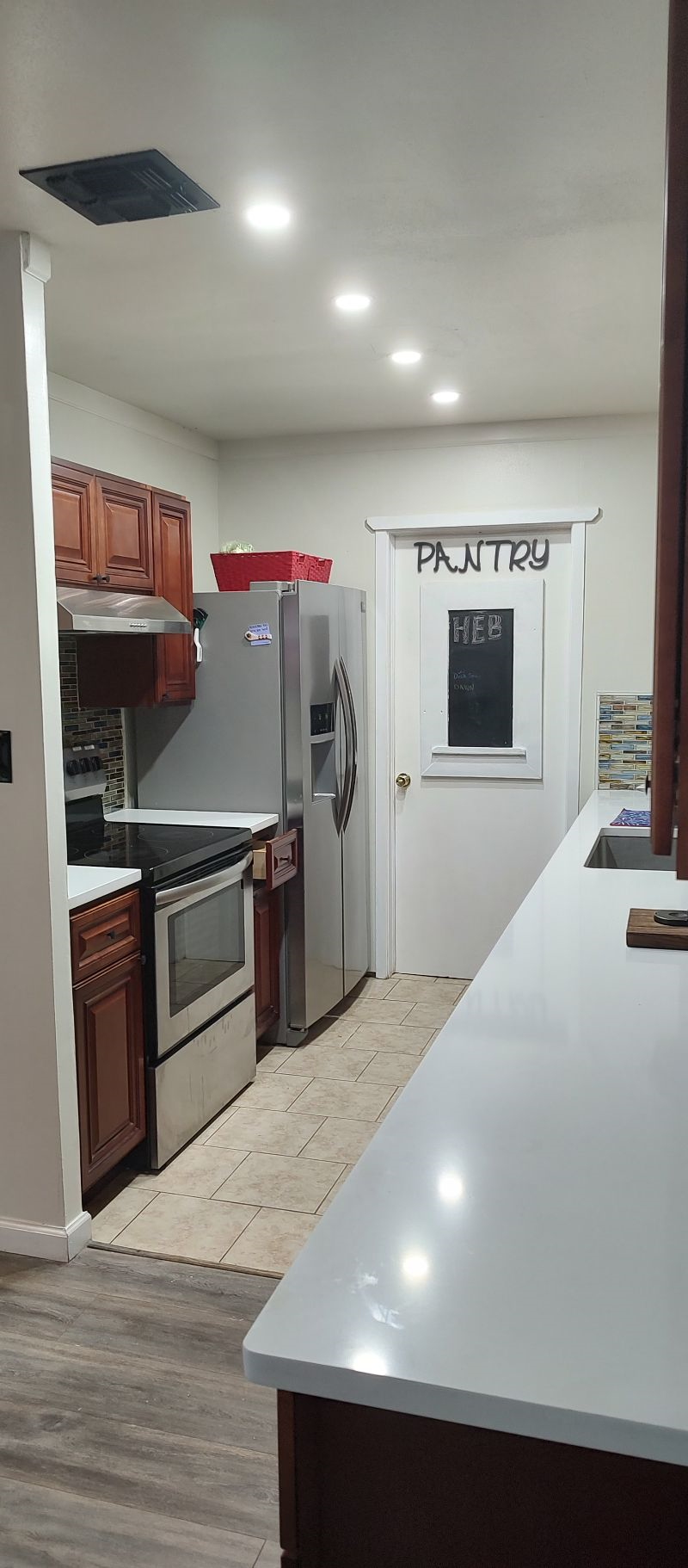 Updated 3 Bedroom, close to Medical Center, Shopping, Dining and More!! - Photo 2