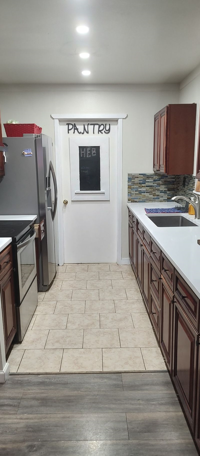 Updated 3 Bedroom, close to Medical Center, Shopping, Dining and More!! - Photo 3