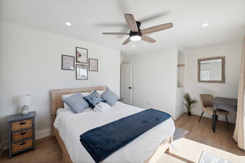 3bdrm/2bath - Coastal Living at it's Finest, Modern, Walkable to bay and dining - Photo 5