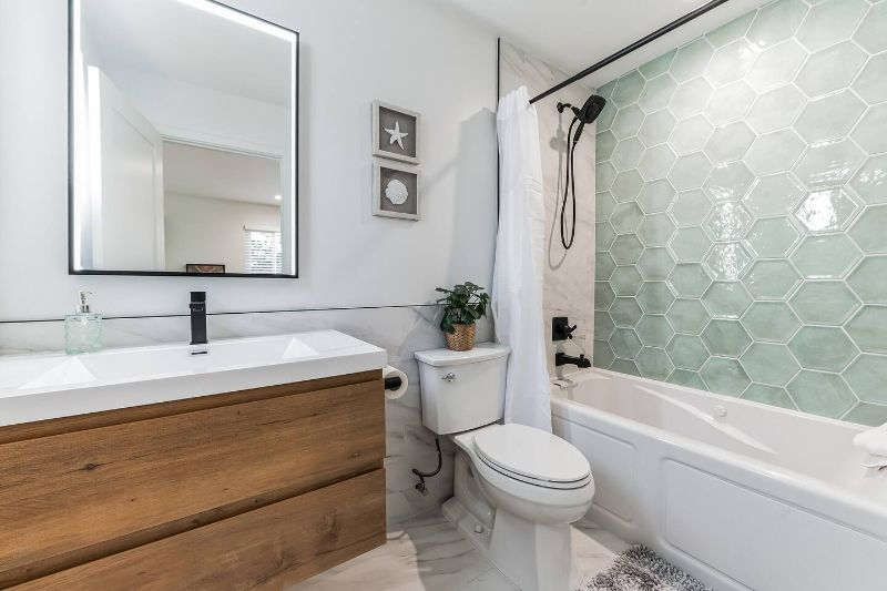3bdrm/2bath - Coastal Living at it's Finest, Modern, Walkable to bay and dining - Photo 6