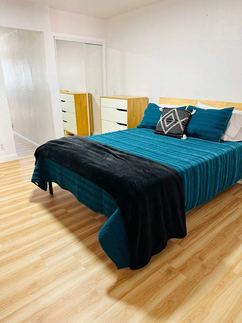 Quiet In-Law Unit with Bay Views and Free Steet Parking - Photo 3