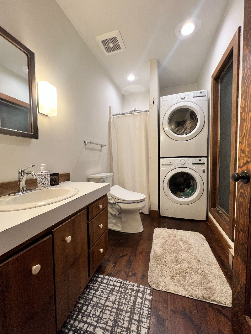 Gorgeous MCM 3bed/2bath Furnished Home For Rent - Photo 3