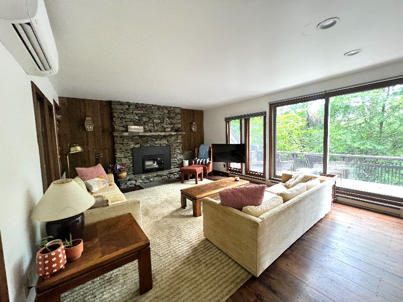 Gorgeous MCM 3bed/2bath Furnished Home For Rent - Photo 2