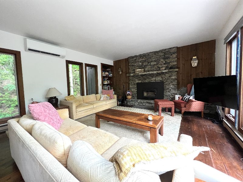 Gorgeous MCM 3bed/2bath Furnished Home For Rent - Photo 4
