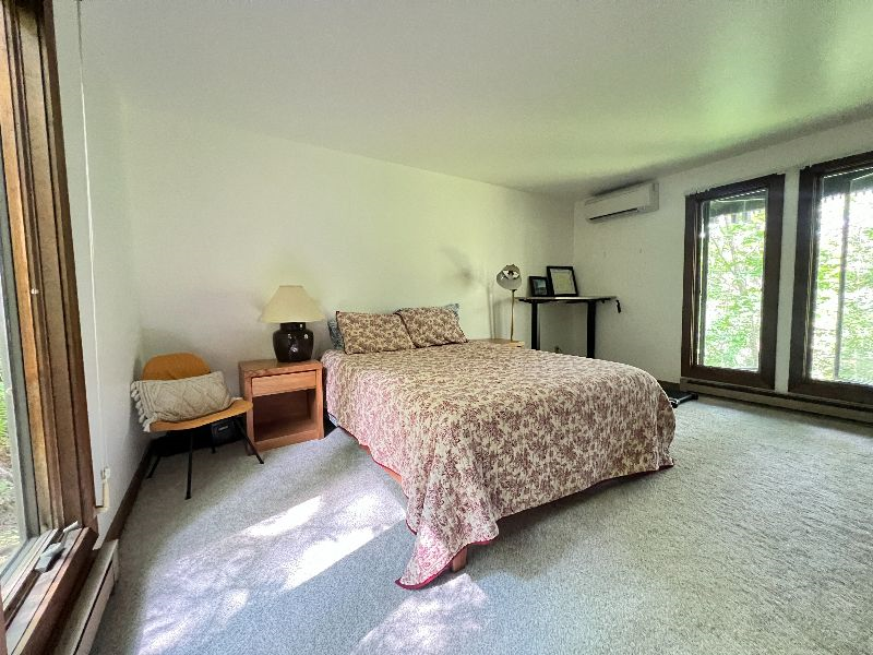 Gorgeous MCM 3bed/2bath Furnished Home For Rent - Photo 8