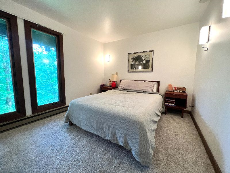 Gorgeous MCM 3bed/2bath Furnished Home For Rent - Photo 10