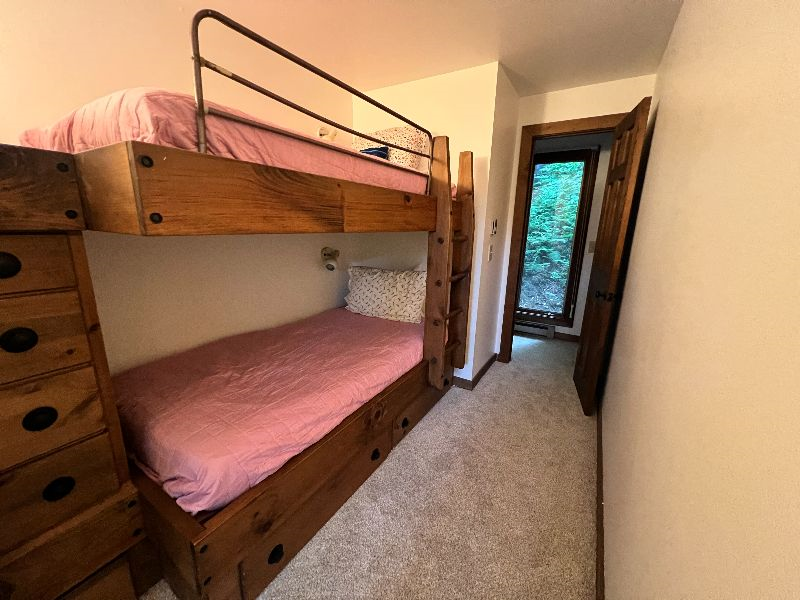 Gorgeous MCM 3bed/2bath Furnished Home For Rent - Photo 12