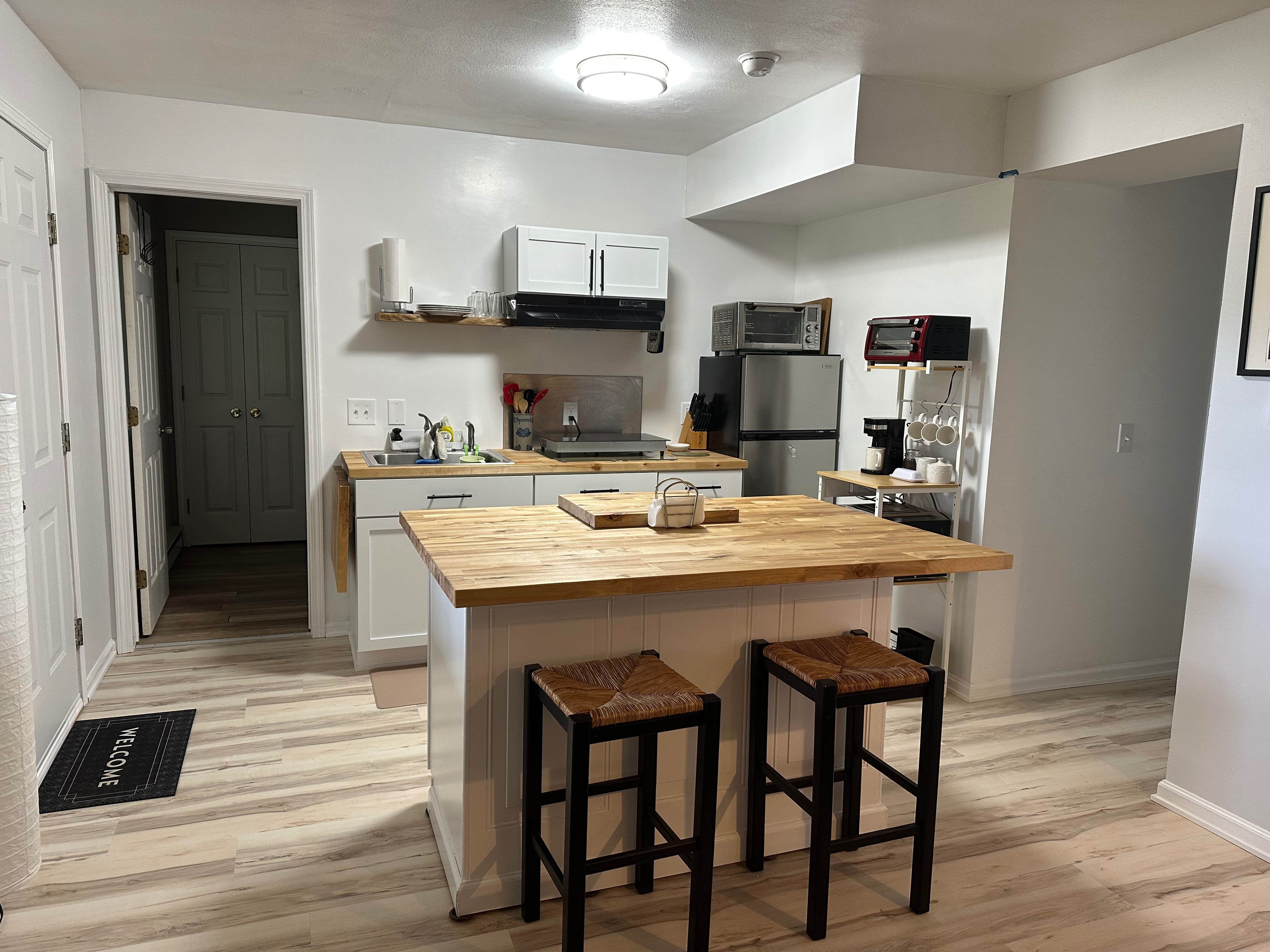 Private one bedroom apartment with study, fully furnished - Photo 2