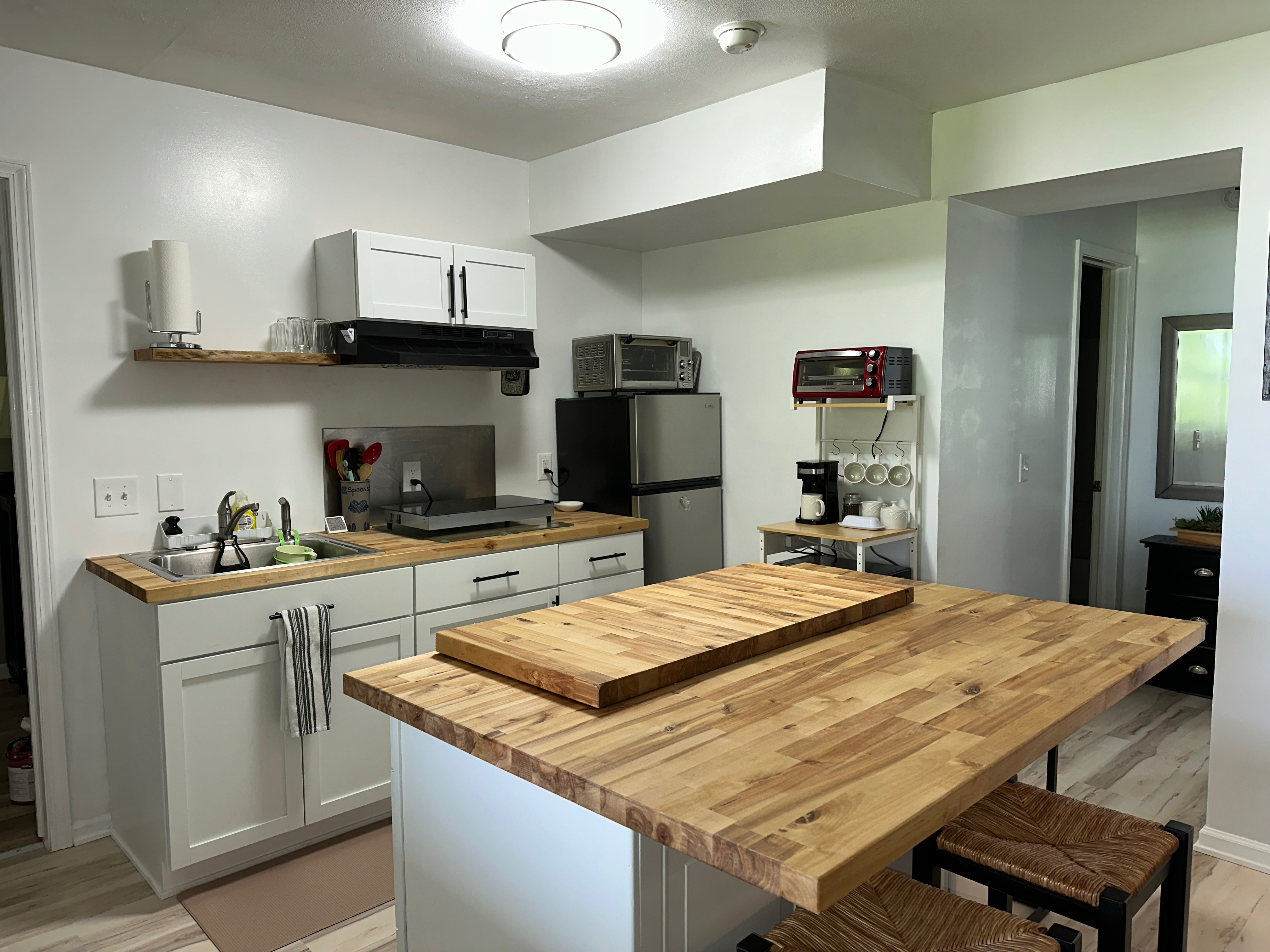 Private one bedroom apartment with study, fully furnished - Photo 4