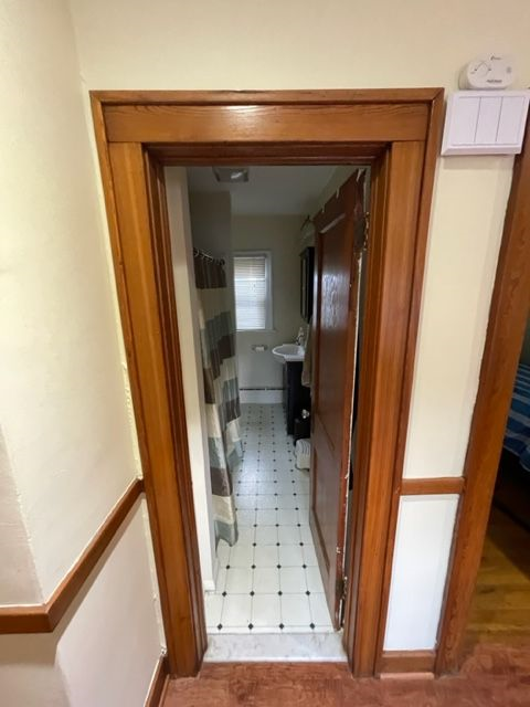 Beautiful 3 bedroom home w/ in unit washer/dryer and off street parking - Photo 9