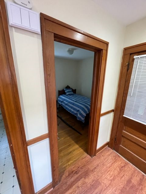Beautiful 3 bedroom home w/ in unit washer/dryer and off street parking - Photo 6