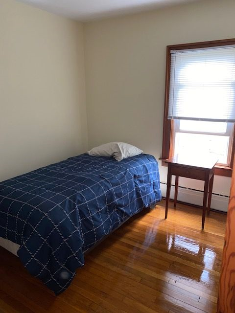 Beautiful 3 bedroom home w/ in unit washer/dryer and off street parking - Photo 5